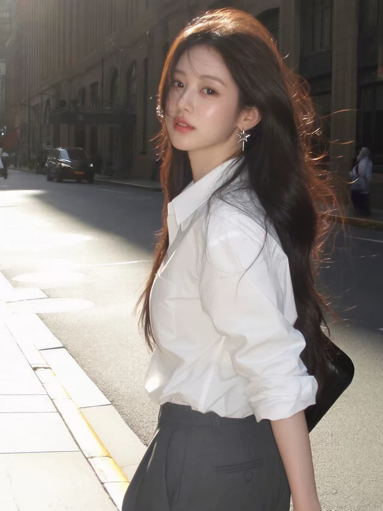 화이트 여성 셔츠 2026 봄 새로운 맨위 디자인 센스 작은 대중 빛 럭셔리 고급 센스 루즈핏 느긋한 바람 셔츠 이미지 2