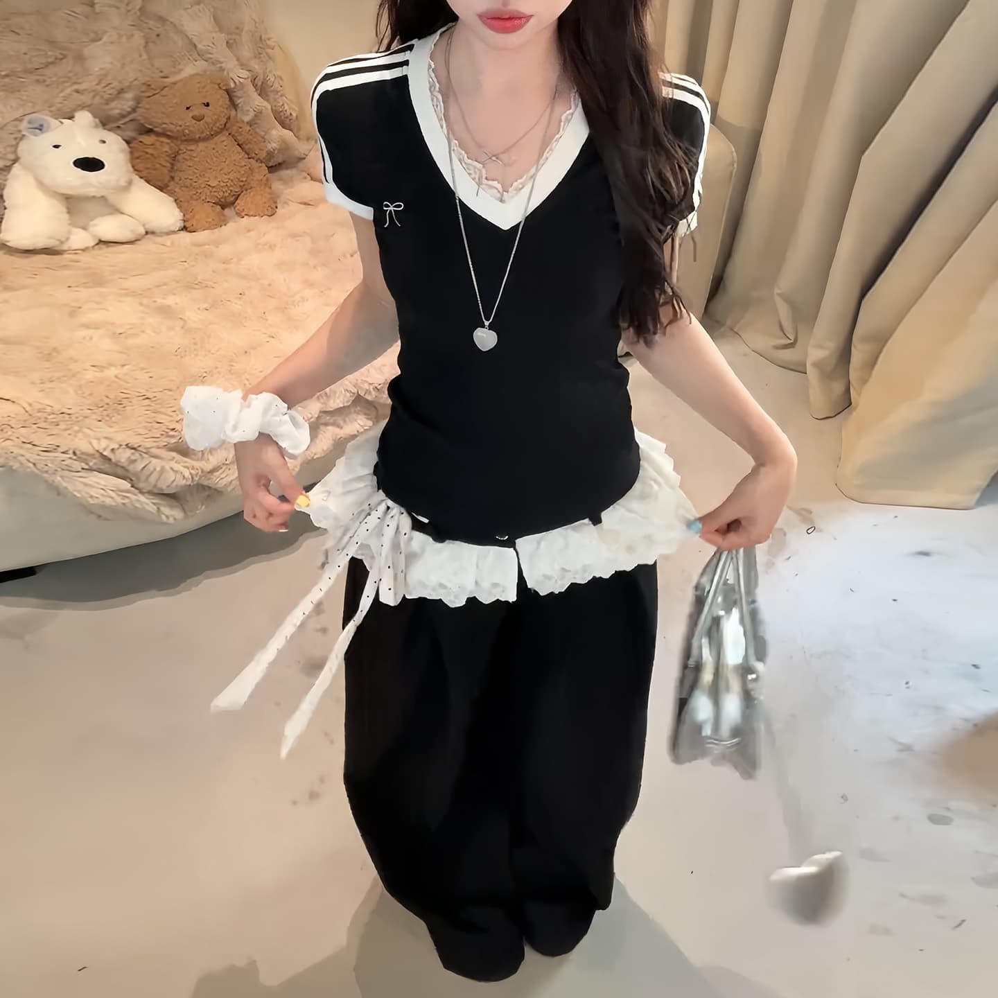 경관 그림 순수한 욕망 핫걸 레이스 V넥 반팔 티셔츠 2026 새로운 여름 레트로 바 기사 맨위 바지 세트 이미지 2