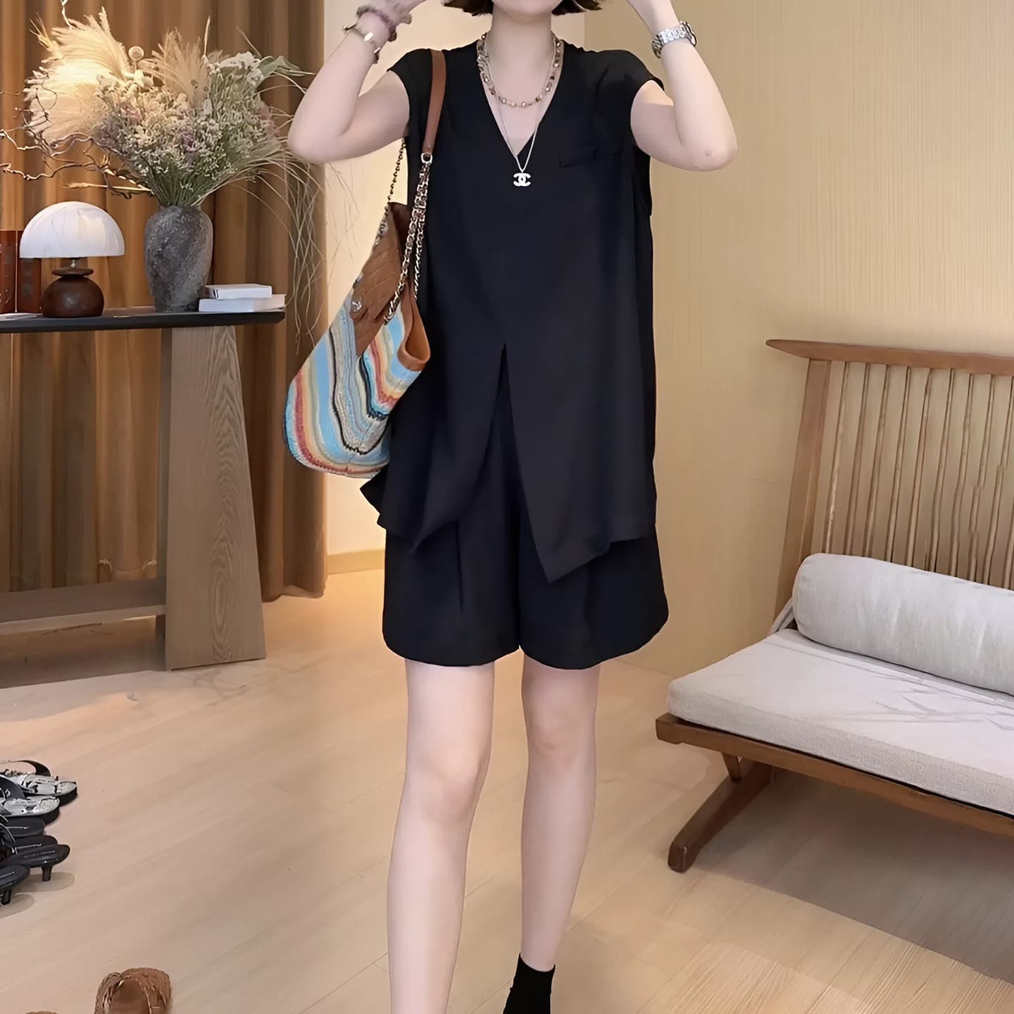 경관 그림 2026 여름 신제품 한 부서 품격 검정색 V넥 민소매 정장 베스트 하이웨이스트 캐주얼 반바지 세트 이미지 6
