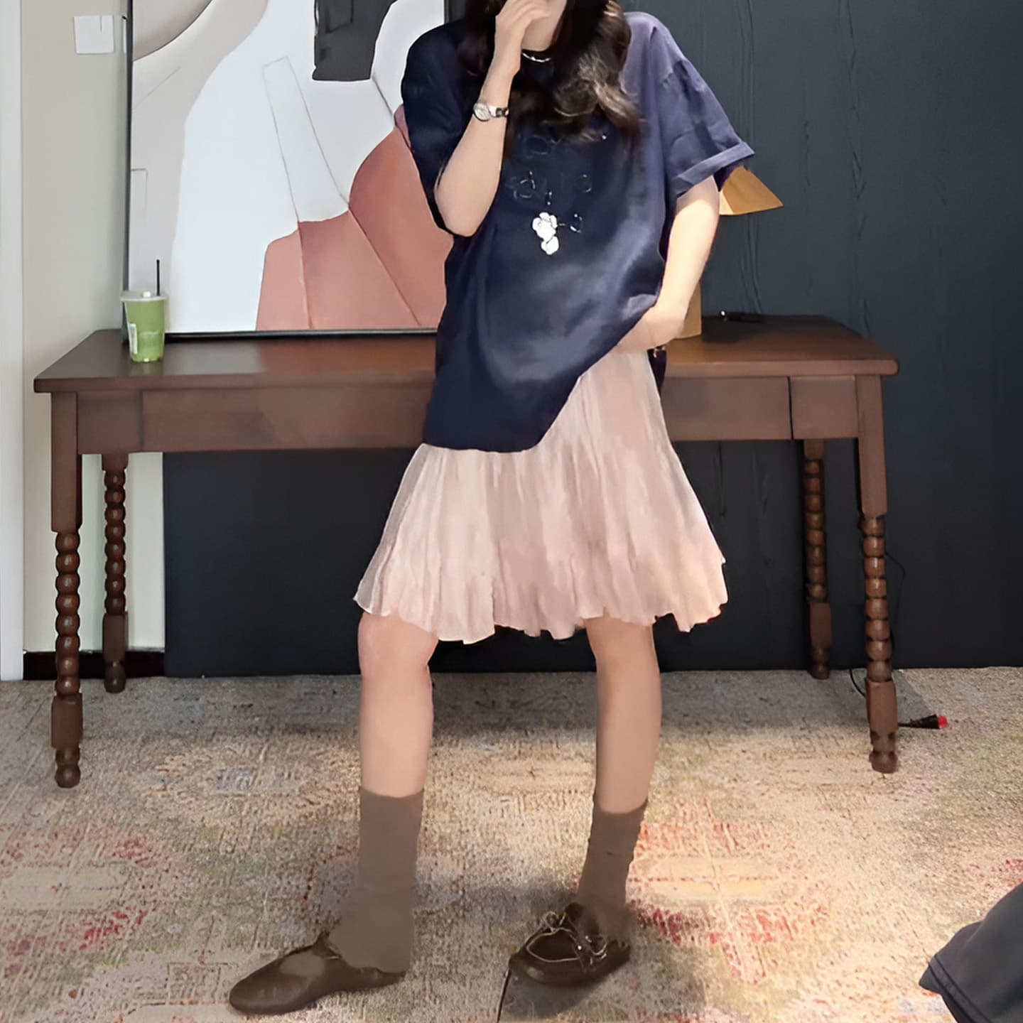 경관 그림 2026 여름 새로운 느슨함 센스 슬림해 보이는 프린트 반팔 티셔츠 여성 불규칙 플리츠 반신 치마 세트 이미지 4
