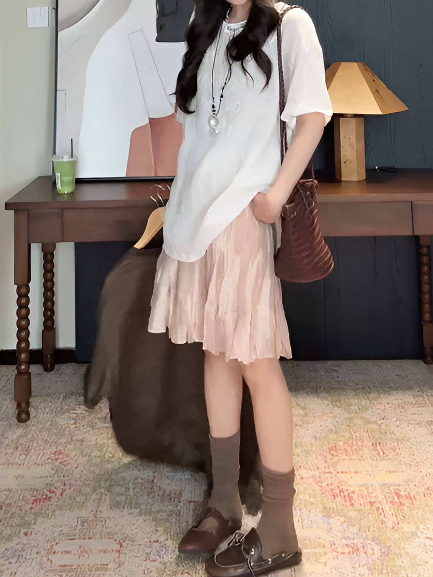 경관 그림 2026 여름 새로운 느슨함 센스 슬림해 보이는 프린트 반팔 티셔츠 여성 불규칙 플리츠 반신 치마 세트 상세 이미지 7