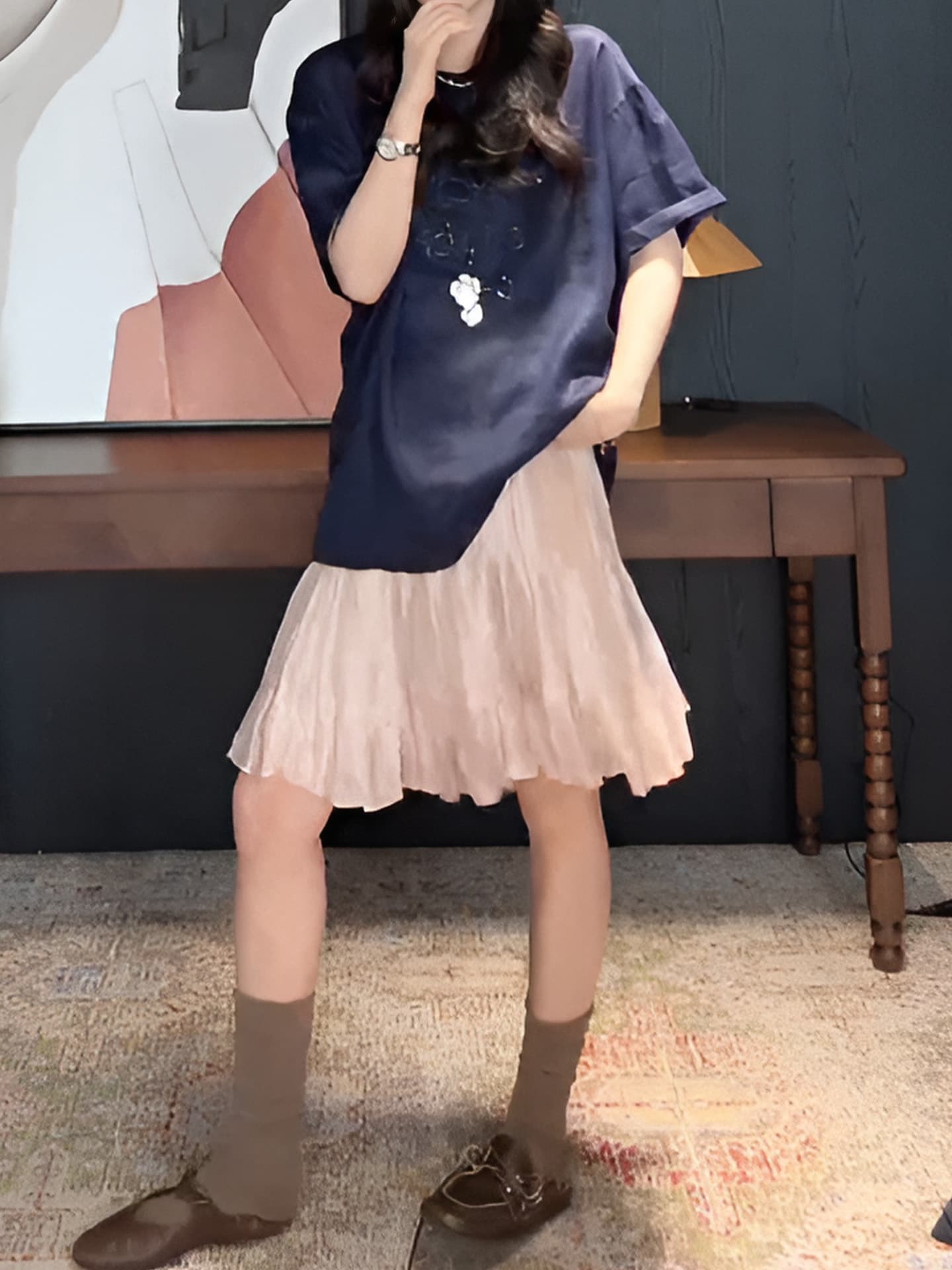 경관 그림 2026 여름 새로운 느슨함 센스 슬림해 보이는 프린트 반팔 티셔츠 여성 불규칙 플리츠 반신 치마 세트 상세 이미지 10