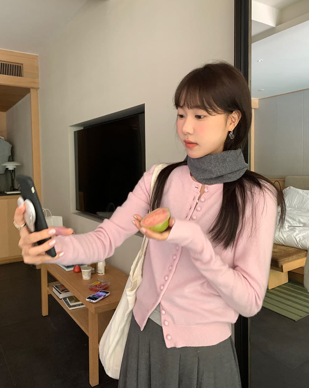 실사 레트로 한 부서 활력 소녀 디스플레이 화이트 라운드 넥 니트 단일 행 패키지 버클 보온 긴팔 스웨터 상세 이미지 3