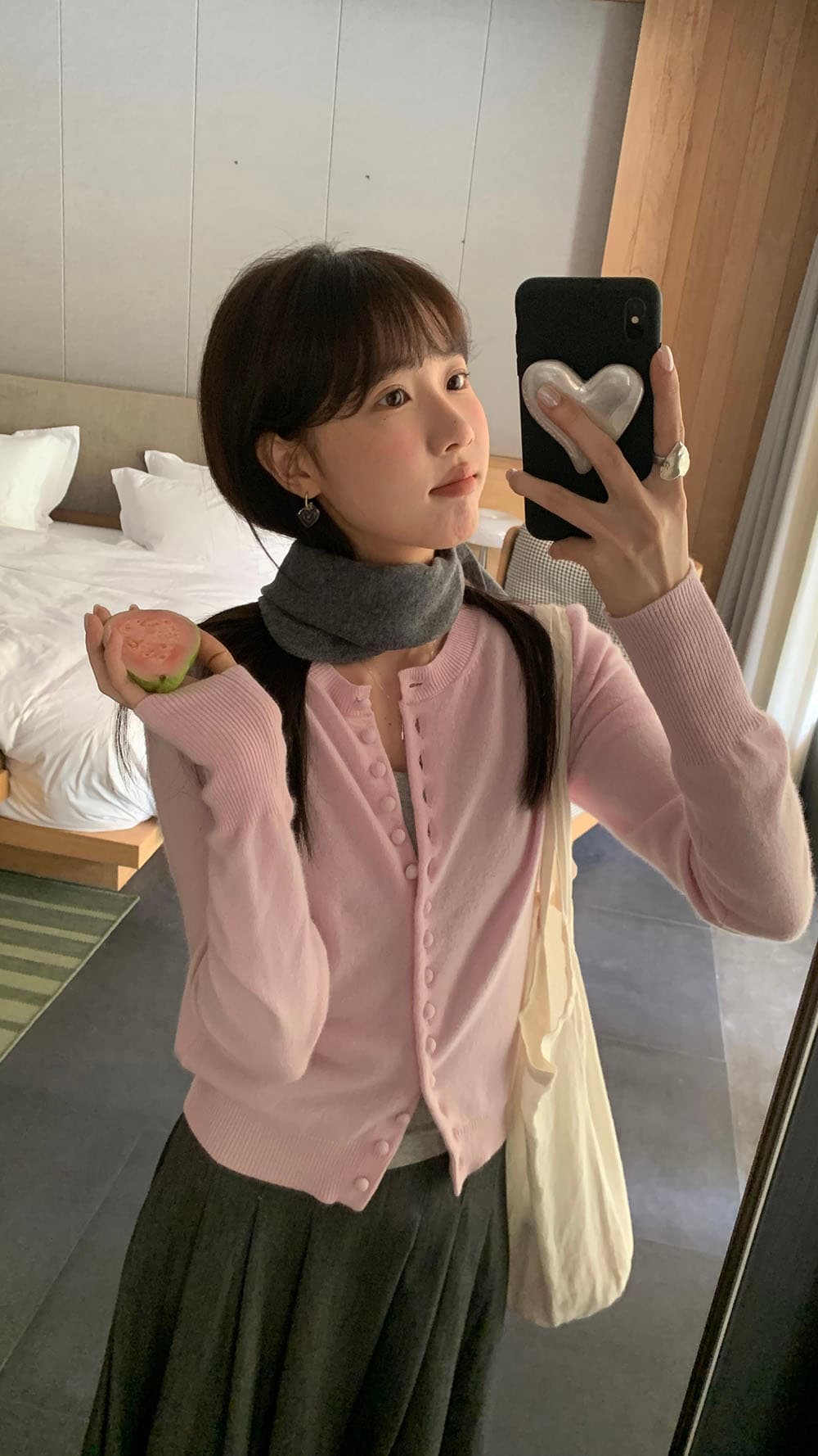 실사 레트로 한 부서 활력 소녀 디스플레이 화이트 라운드 넥 니트 단일 행 패키지 버클 보온 긴팔 스웨터 상세 이미지 6