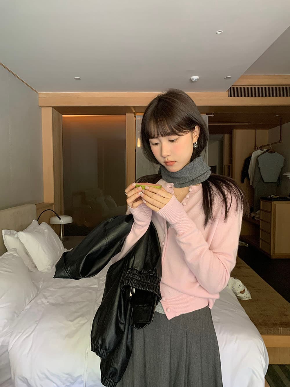 실사 레트로 한 부서 활력 소녀 디스플레이 화이트 라운드 넥 니트 단일 행 패키지 버클 보온 긴팔 스웨터 상세 이미지 37