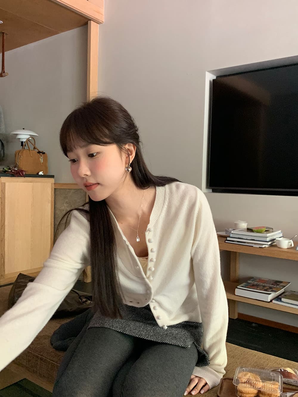 실사 레트로 ins 소녀 연령 감소 외국 가스 디스플레이 화이트 라운드 넥 니트 싱글 줄 버튼 보온 긴팔 스웨터 상세 이미지 85