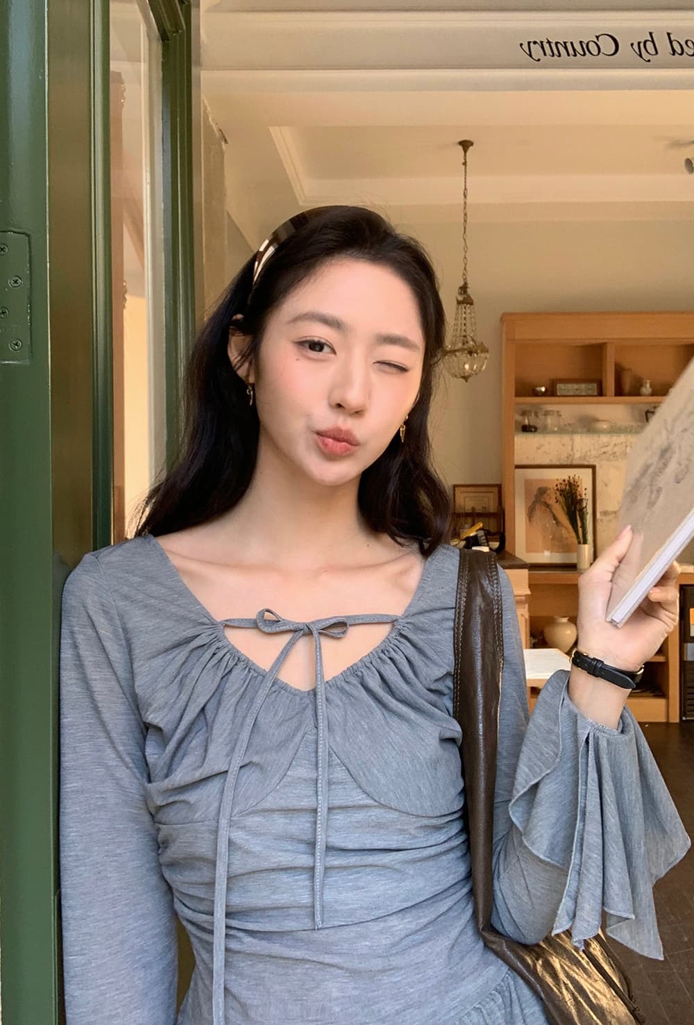 실사 한 부서 작은 대중 행침 목 V넥 주름 장식 허리 수축 나팔 긴팔 티셔츠 상세 이미지 2