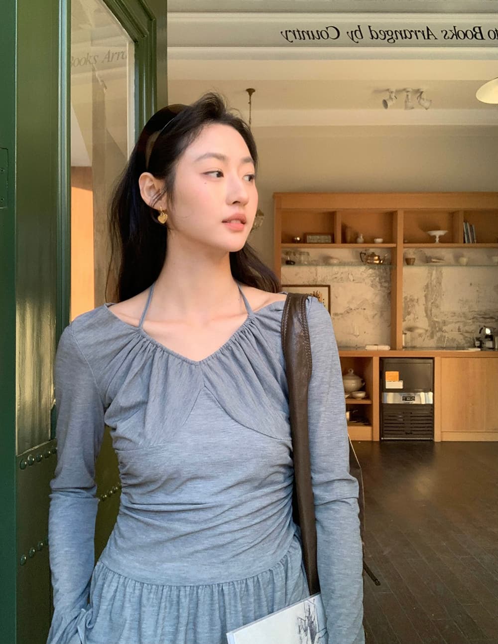 실사 한 부서 작은 대중 행침 목 V넥 주름 장식 허리 수축 나팔 긴팔 티셔츠 상세 이미지 9