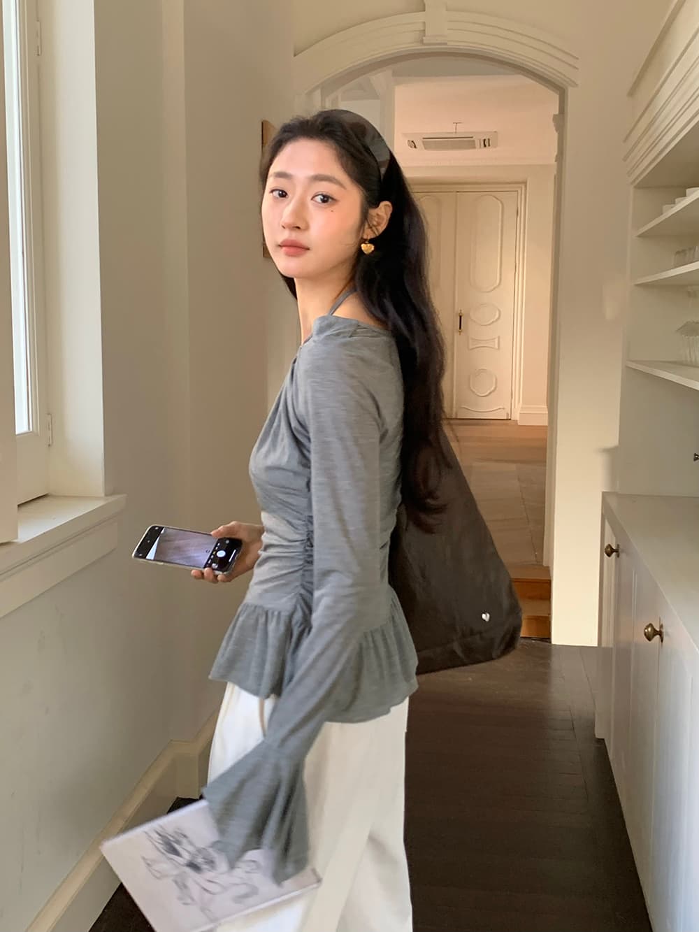 실사 한 부서 작은 대중 행침 목 V넥 주름 장식 허리 수축 나팔 긴팔 티셔츠 상세 이미지 18