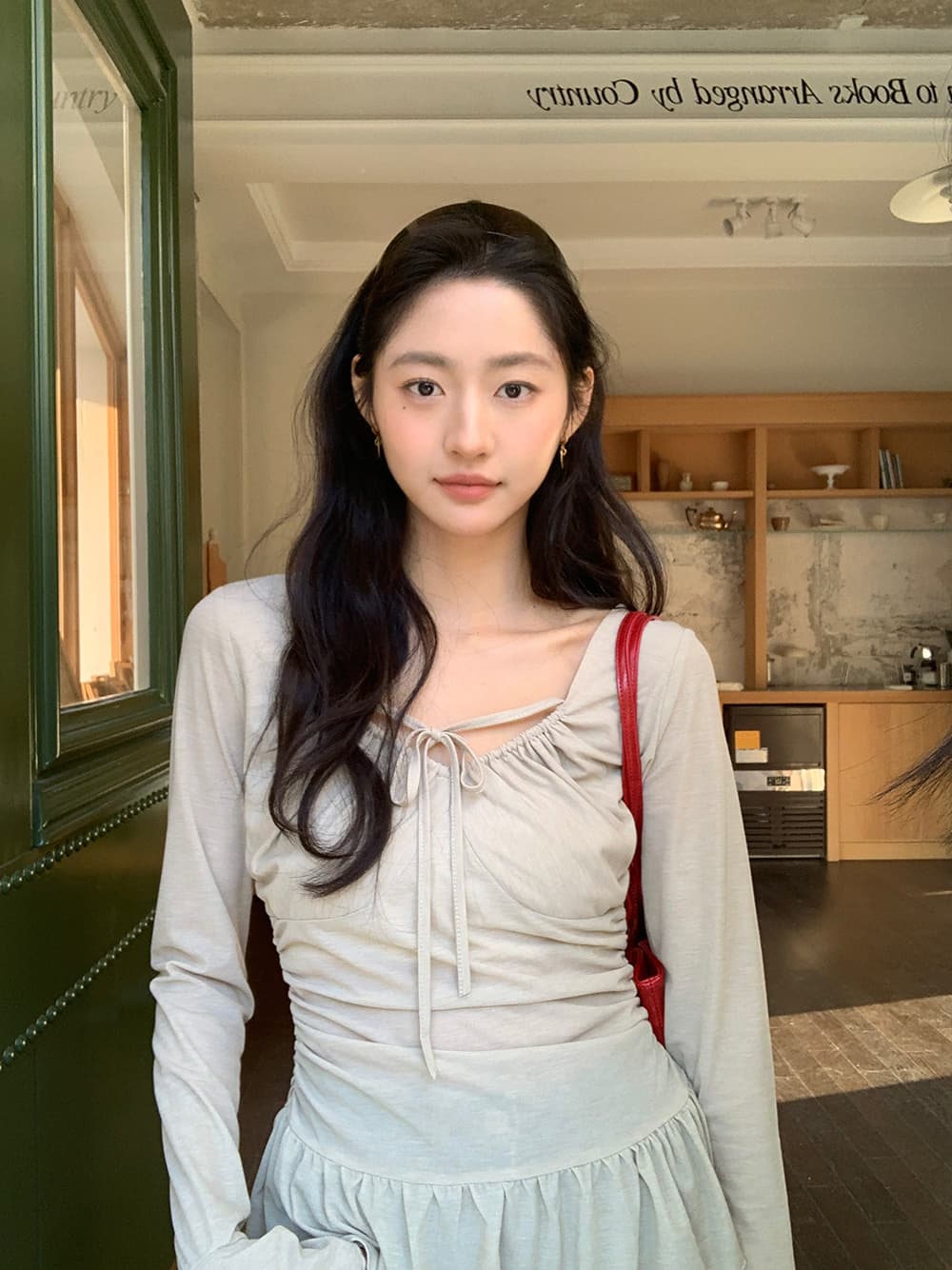 실사 한 부서 작은 대중 행침 목 V넥 주름 장식 허리 수축 나팔 긴팔 티셔츠 상세 이미지 48