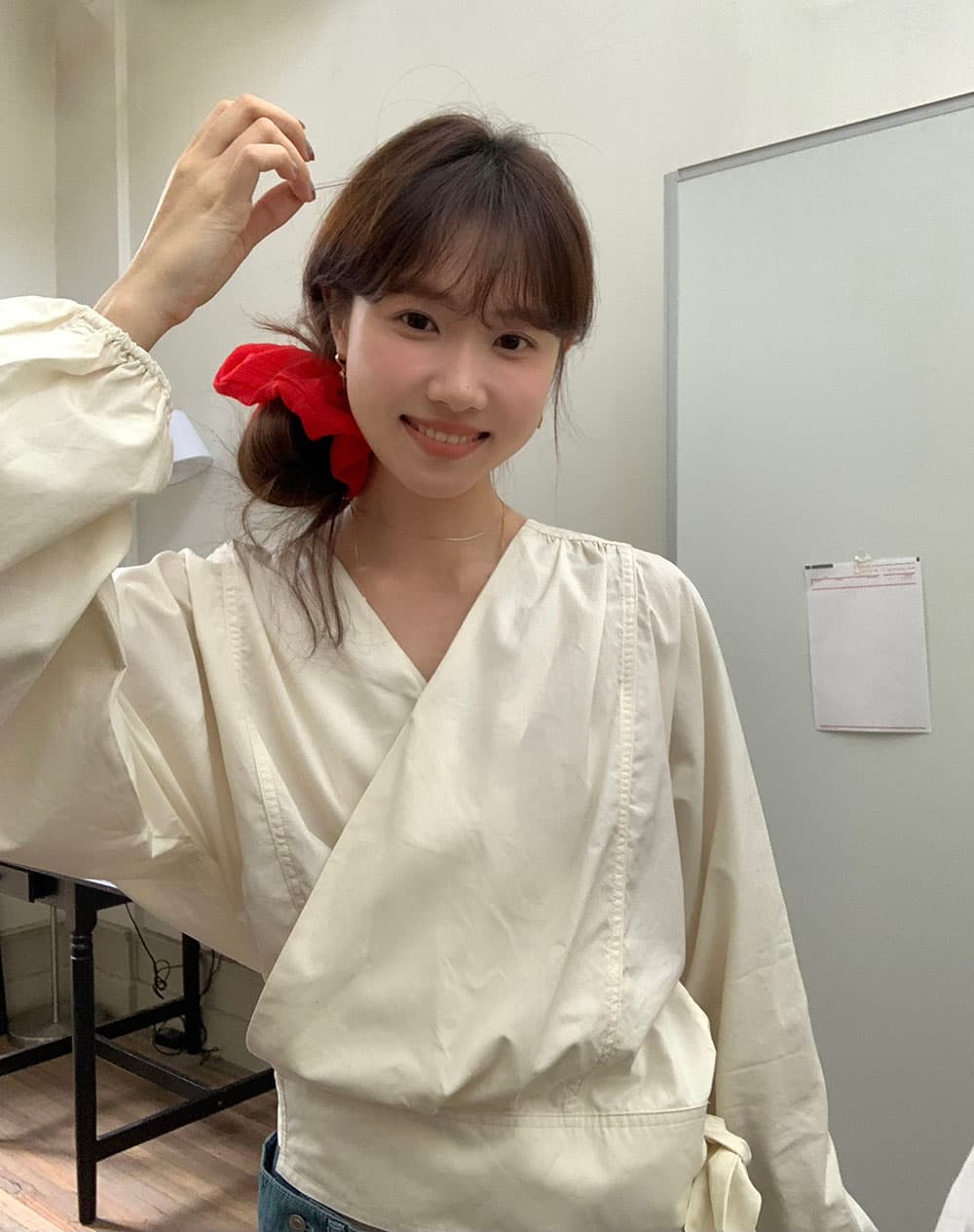 실사 레트로 법률 시스템 V넥 동점 허리 디자인 센스 디스플레이 화이트 랜턴 긴팔 셔츠 상세 이미지 2