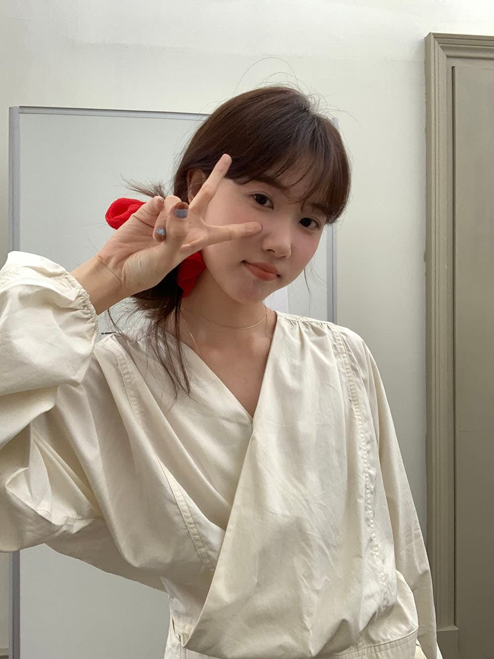 실사 레트로 법률 시스템 V넥 동점 허리 디자인 센스 디스플레이 화이트 랜턴 긴팔 셔츠 상세 이미지 3
