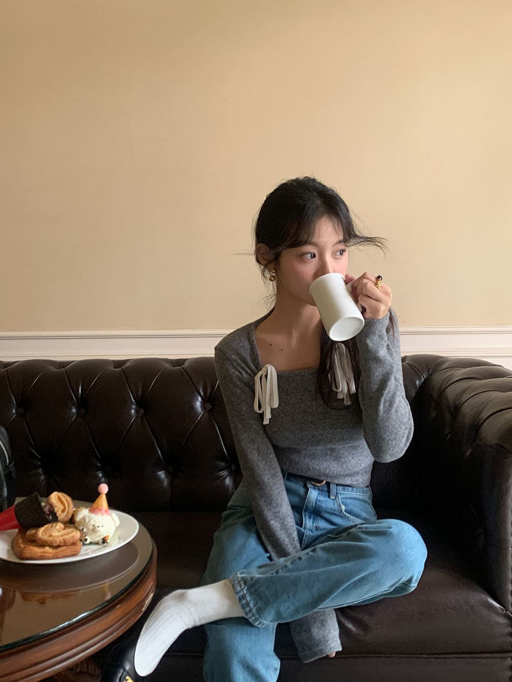 실사 한 부서 작은 대중 광장 칼라 이슬 쇄골 나비 매듭 펌프 로프 레이스업 슬림해 보이는 티셔츠 맨위 상세 이미지 9