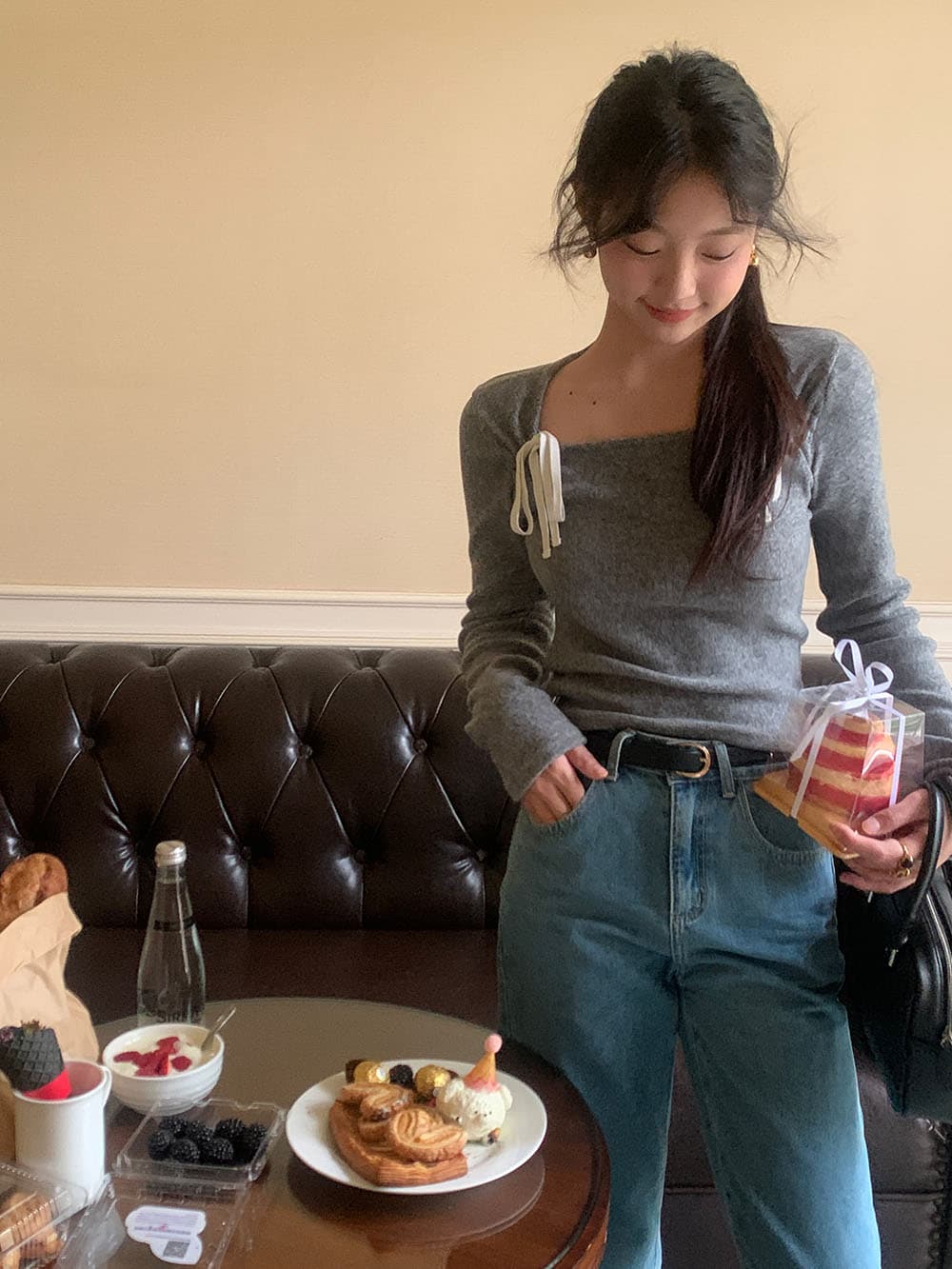 실사 한 부서 작은 대중 광장 칼라 이슬 쇄골 나비 매듭 펌프 로프 레이스업 슬림해 보이는 티셔츠 맨위 상세 이미지 13