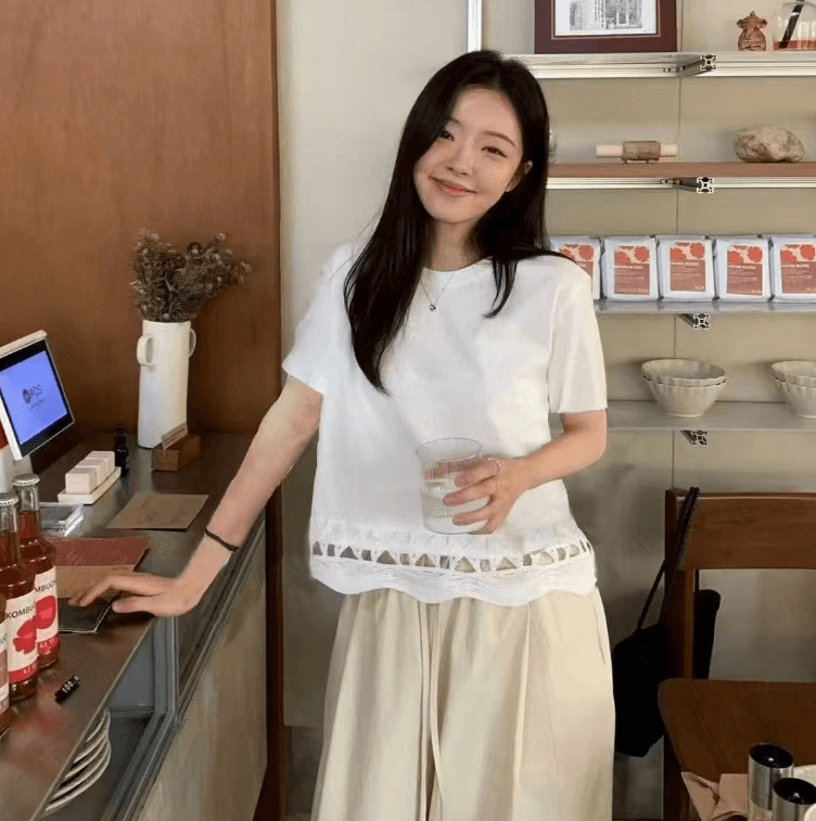 여름 드레스 새로운 빅 사이즈 여성 의류 홀로우 아웃 레이스 패치워크 반팔 티셔츠 캐주얼 루즈핏 맨위