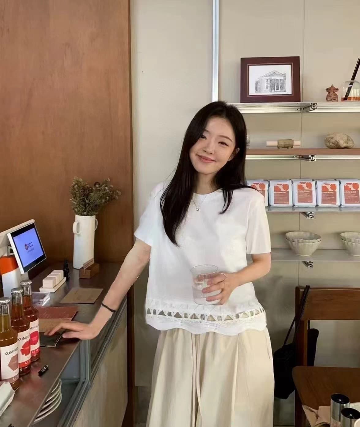 여름 드레스 새로운 빅 사이즈 여성 의류 홀로우 아웃 레이스 패치워크 반팔 티셔츠 캐주얼 루즈핏 맨위 상세 이미지 4