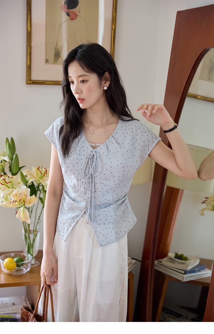 여름 파란색 도트 무늬 펌프 Pleat 허리 수축 슬림해 보이는 레이스업 반팔 여성 셔츠 품격 출퇴근 맨위 상세 이미지 8