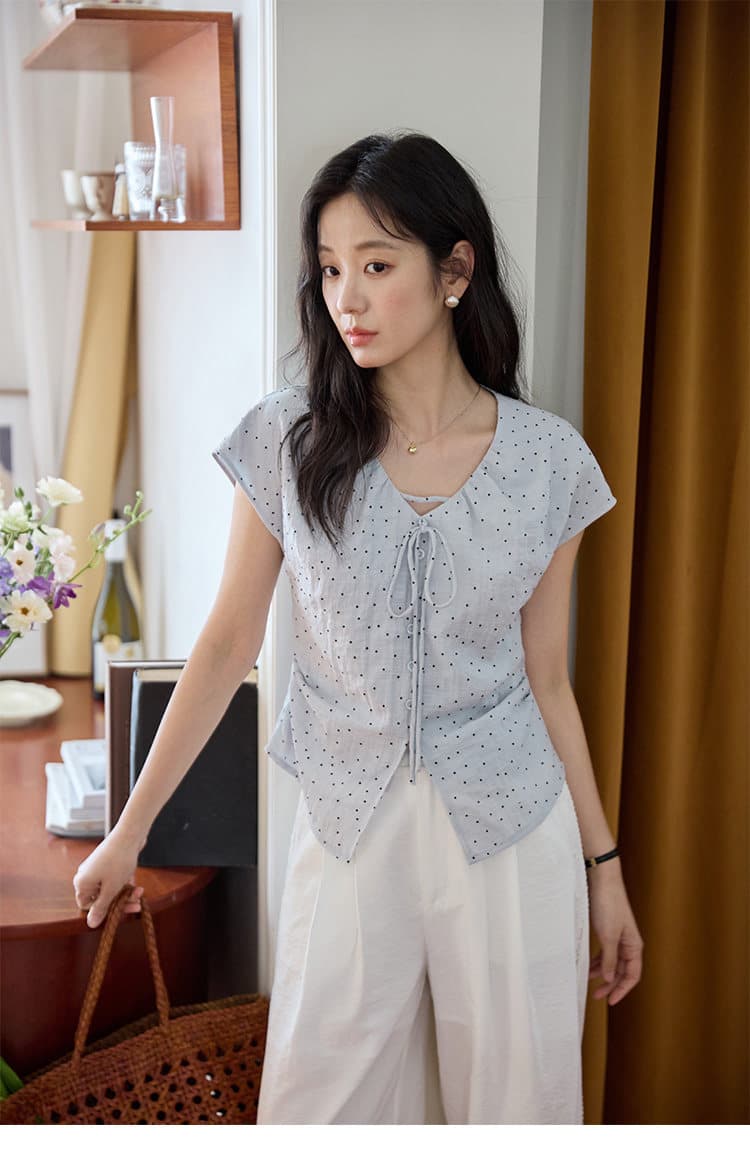 여름 파란색 도트 무늬 펌프 Pleat 허리 수축 슬림해 보이는 레이스업 반팔 여성 셔츠 품격 출퇴근 맨위 상세 이미지 9