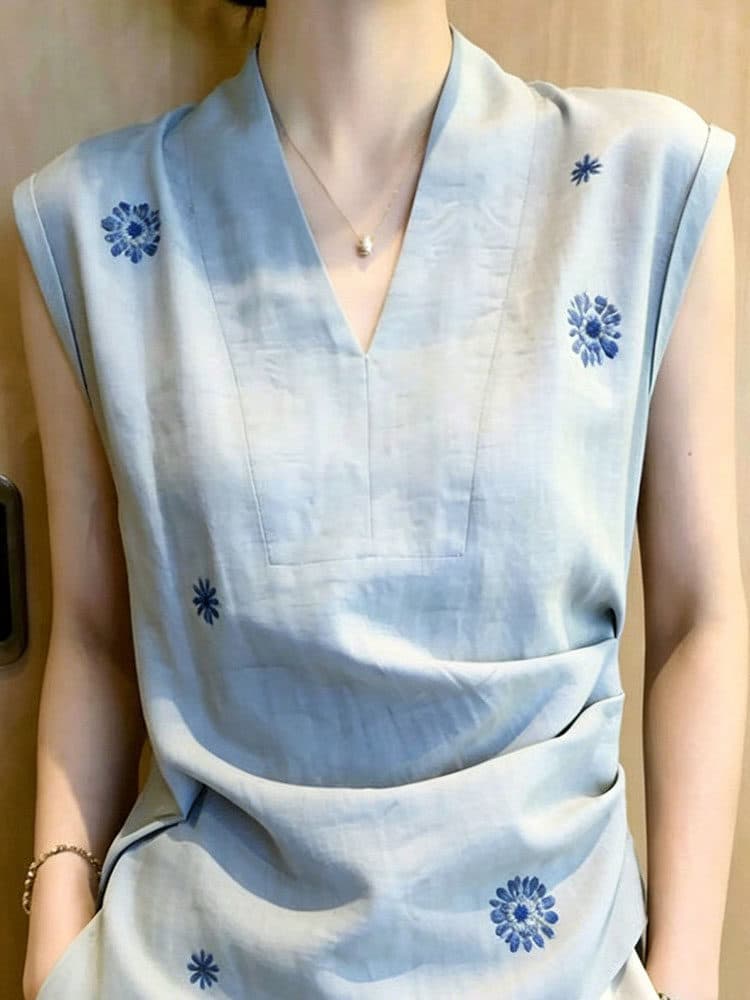 여름 새로운 유럽 상품 파란색 프린트 V넥 민소매 여성 셔츠 허리 수축 디자인 센스 작은 대중 고유 한 품격 맨위 상세 이미지 4