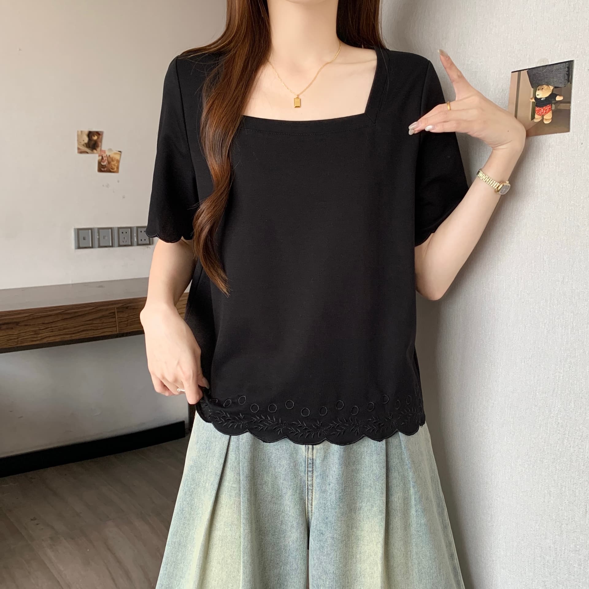 빅 사이즈 광장 칼라 긍정적 인 어깨 반팔 티셔츠 여성 여름 2026 새로운 캐주얼 다용도 기본 셔츠 슬림해 보이는 루즈핏 맨위 상세 이미지 4