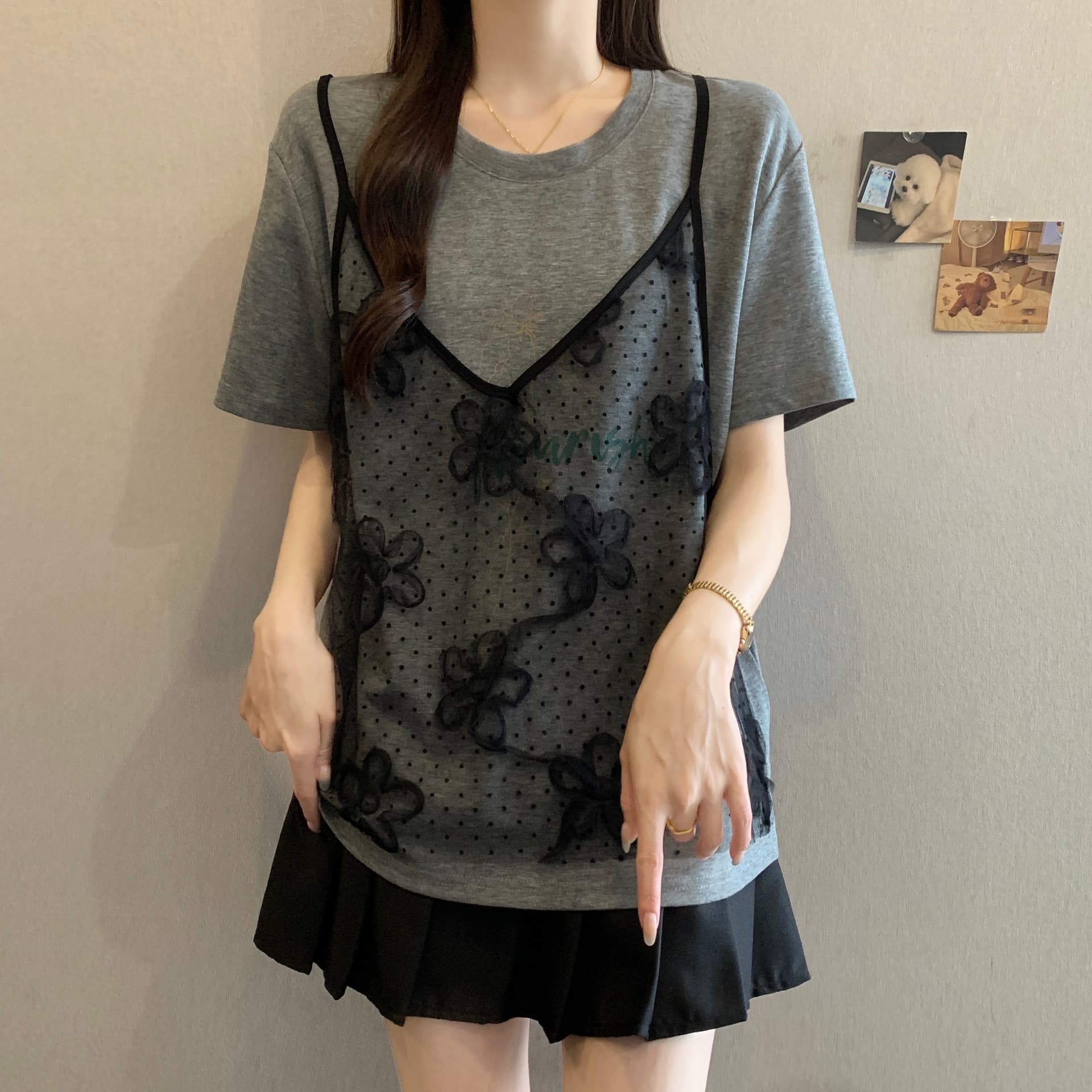빅 사이즈 회색 패치워크 망사 슬립 페이크 레이어드 반팔 티셔츠 여성 여름 2026 새로운 루즈핏 디자인 센스 맨위 상세 이미지 3