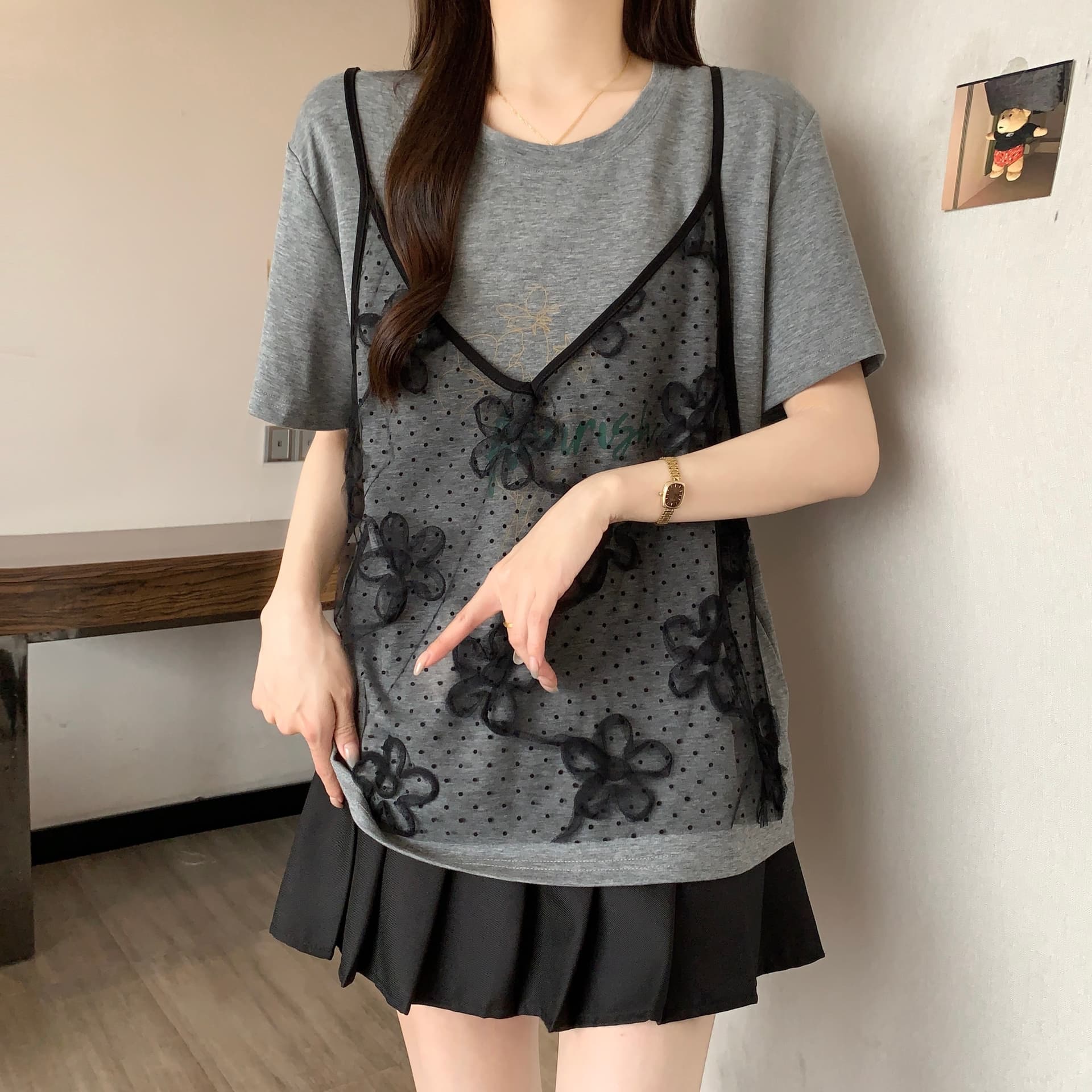 빅 사이즈 회색 패치워크 망사 슬립 페이크 레이어드 반팔 티셔츠 여성 여름 2026 새로운 루즈핏 디자인 센스 맨위 상세 이미지 7