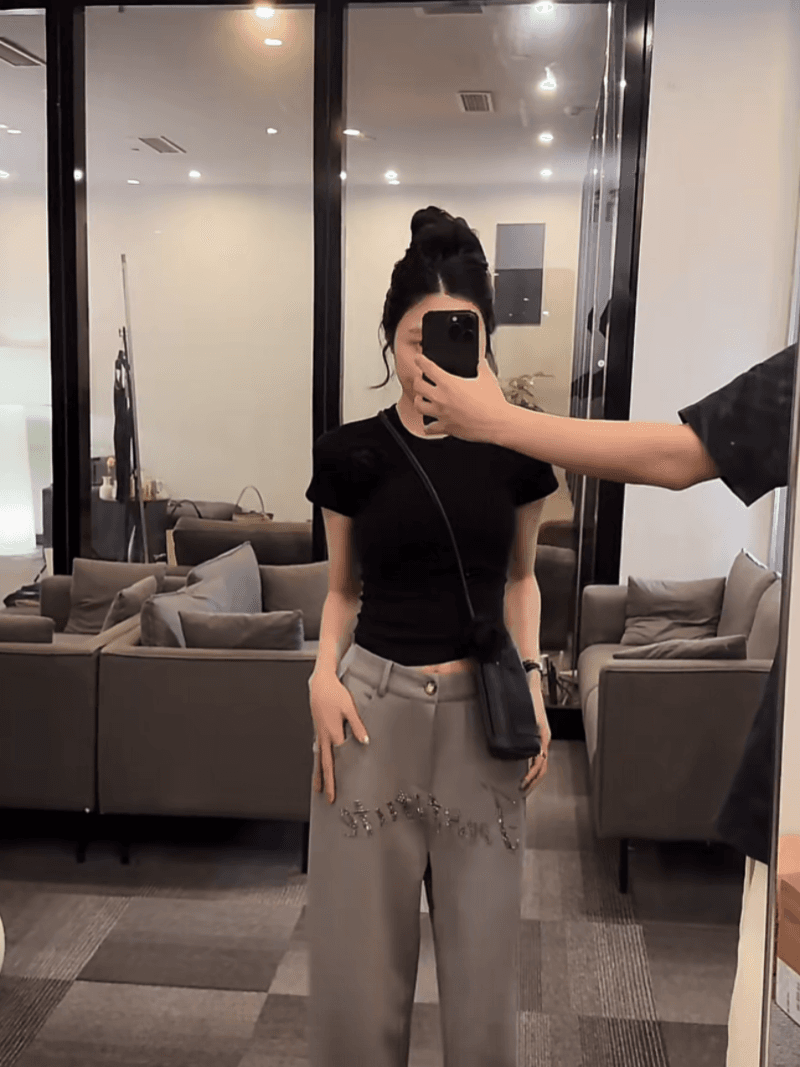 한 부서 패션 몸매 가꾸기 슬림해 보이는 라운드 넥 반팔 티셔츠 하이웨이스트 슬림해 보이는 와이드 레그 팬츠 투피스 세트 이미지 4