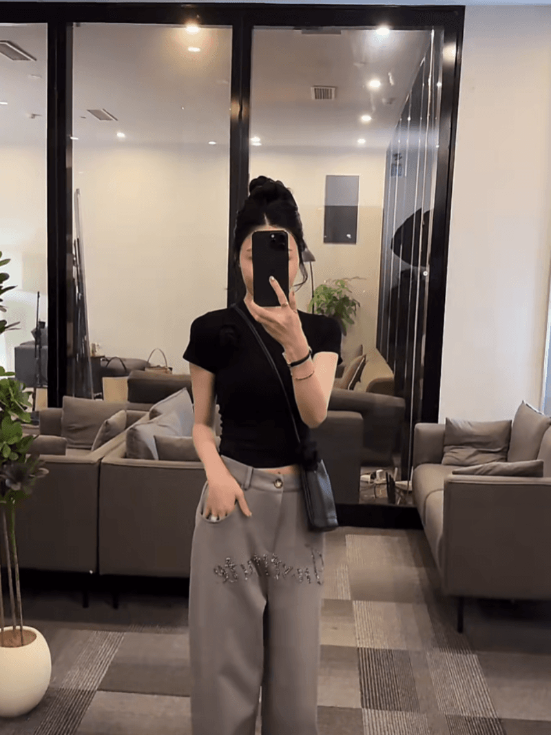 한 부서 패션 몸매 가꾸기 슬림해 보이는 라운드 넥 반팔 티셔츠 하이웨이스트 슬림해 보이는 와이드 레그 팬츠 투피스 세트 상세 이미지 1