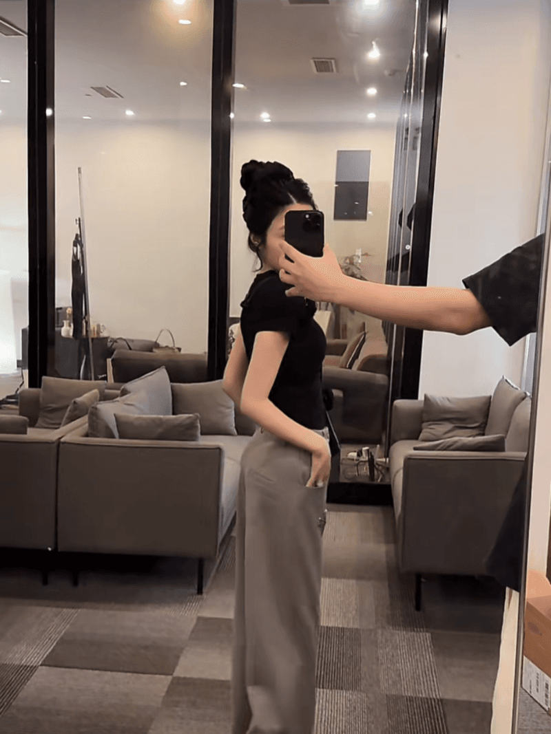 한 부서 패션 몸매 가꾸기 슬림해 보이는 라운드 넥 반팔 티셔츠 하이웨이스트 슬림해 보이는 와이드 레그 팬츠 투피스 세트 상세 이미지 4