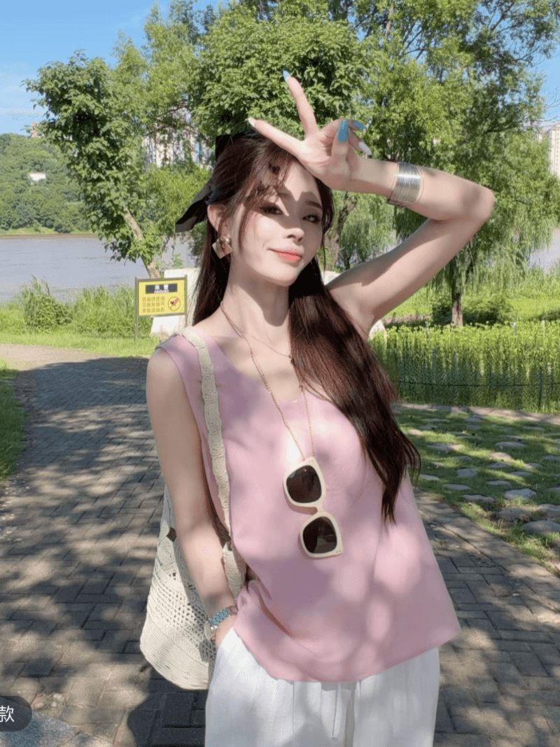 여름 새로운 루즈핏 레트로 디자인 센스 슬림해 보이는 출퇴근 슬립 V넥 민소매 조끼 세트 상세 이미지 5