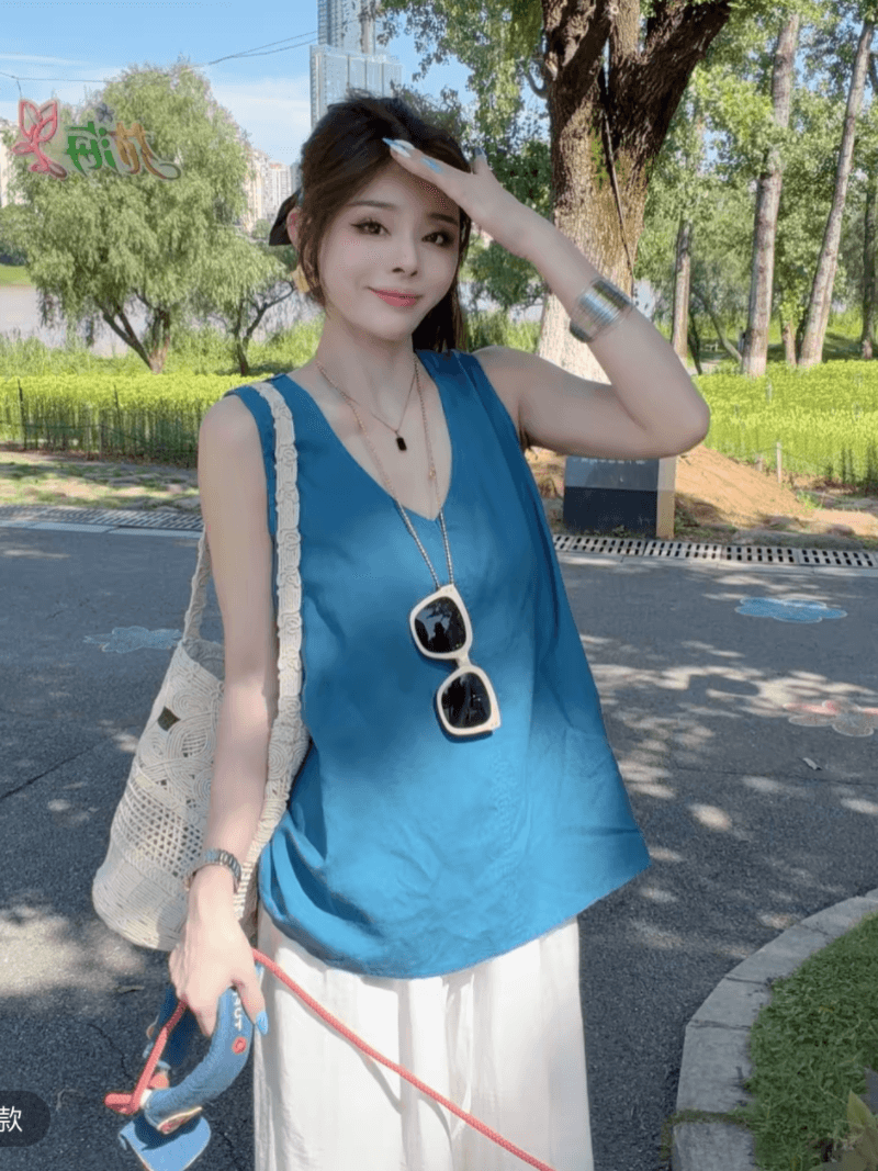 여름 새로운 루즈핏 레트로 디자인 센스 슬림해 보이는 출퇴근 슬립 V넥 민소매 조끼 세트 상세 이미지 6