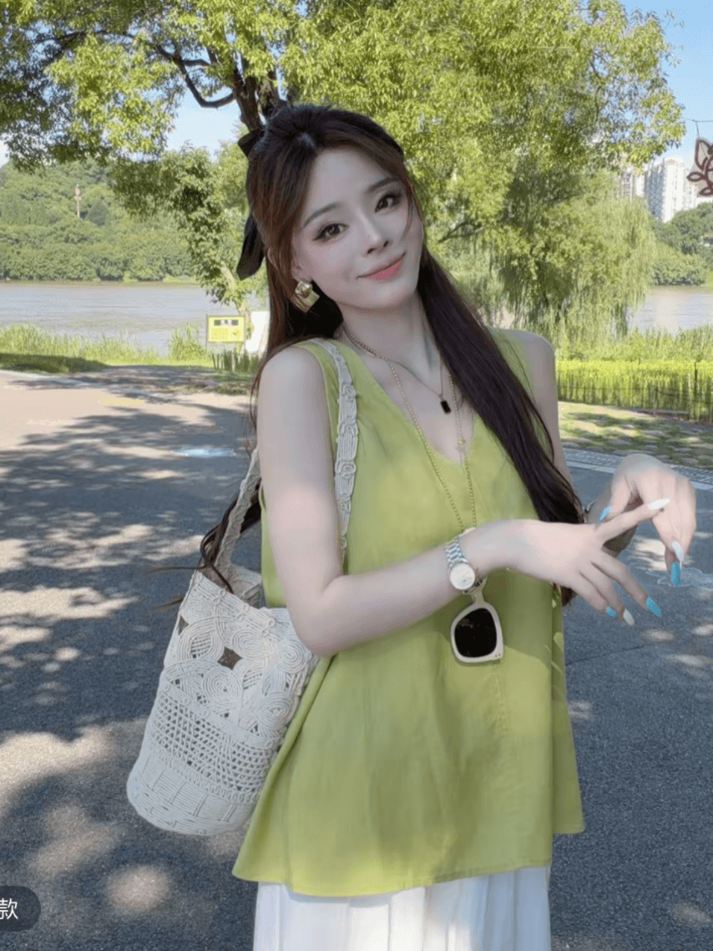 여름 새로운 루즈핏 레트로 디자인 센스 슬림해 보이는 출퇴근 슬립 V넥 민소매 조끼 세트 상세 이미지 8