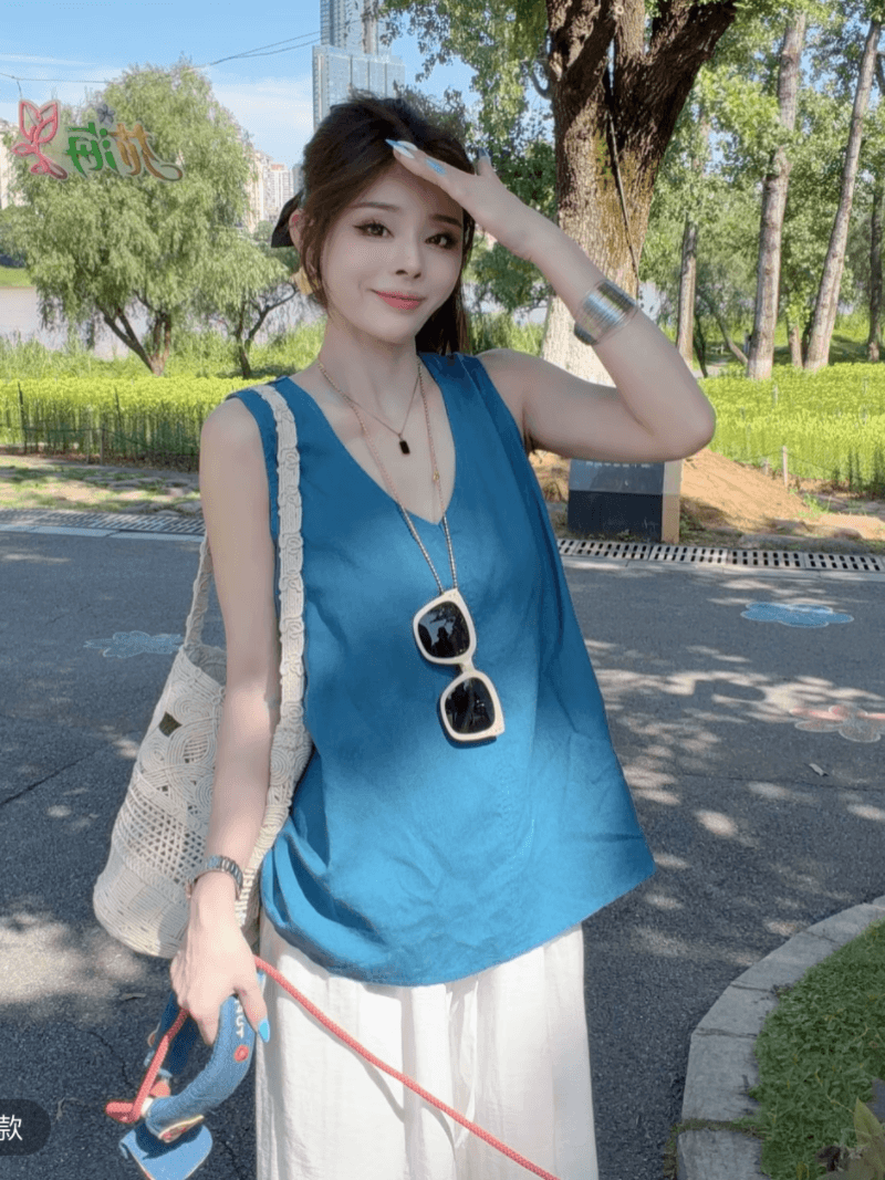 여름 새로운 루즈핏 레트로 디자인 센스 슬림해 보이는 출퇴근 슬립 V넥 민소매 조끼 세트 상세 이미지 9