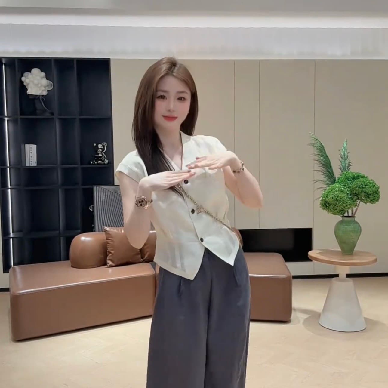 여름 싱글 줄 버튼 주름 허리 수축 품격 V넥 작은 셔츠 민소매 프랑스식 슬림해 보이는 맨위 세트 상세 이미지 5
