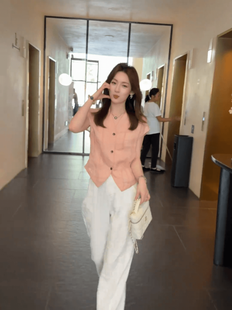 마 재료 가지고있다 밖으로 싱글 줄 버튼 주름 허리 수축 품격 V넥 작은 셔츠 민소매 프랑스식 슬림해 보이는 맨위 세트 상세 이미지 2
