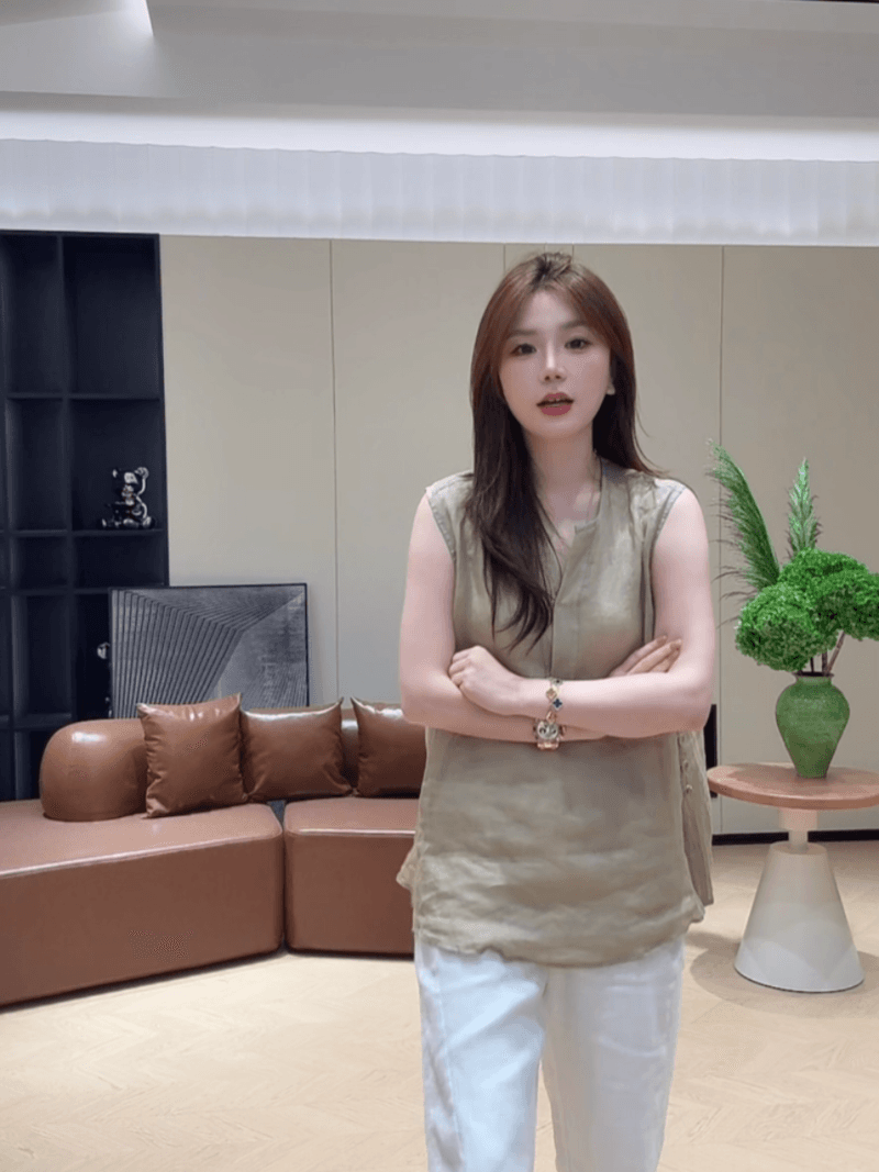 콩 추천 여름 패션 루즈핏 디자인 센스 V넥 민소매 작은 셔츠 느긋한 바람 중간 길이 맨위 세트 상세 이미지 1