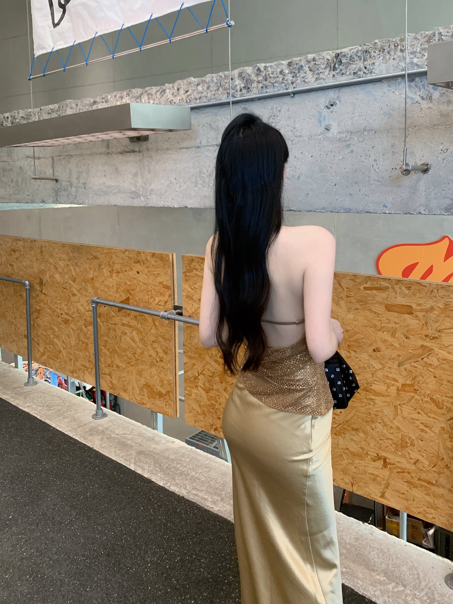 rovente 팬 골드 저녁 식사 금 그물 행침 목 캐미솔 여름 핫걸 몸매 가꾸기 민소매 예복 맨위 상세 이미지 7