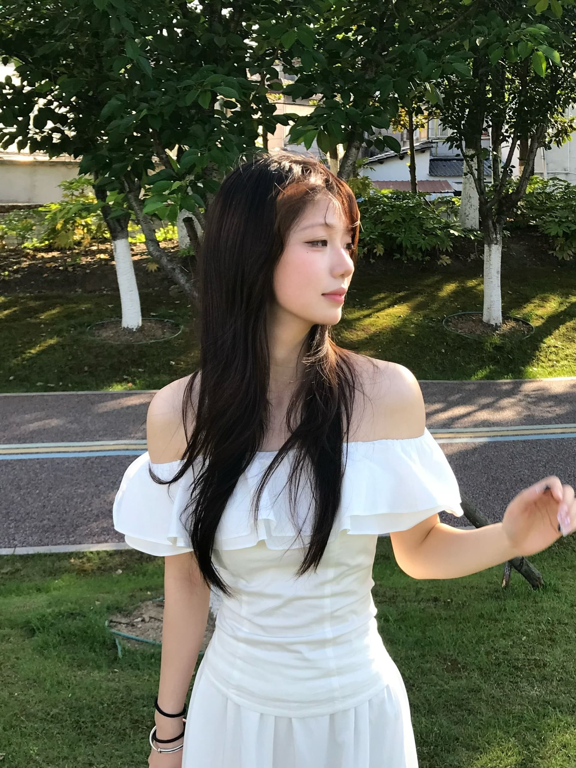 8uioio 주요 추진력 시실리 휴일 화이트 오프숄더 쇼트 스타일 여성 셔츠 여름 새로운 슬림해 보이는 맨위 상세 이미지 2