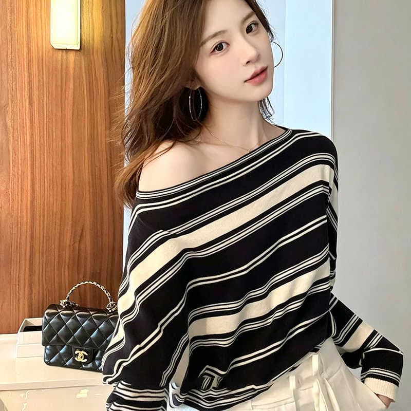 느슨함 센스 작은 표준 패션 오프숄더 스트라이프 배색 니트 스웨터 여성 긴 소매 루즈핏 다용도 슬림해 보이는 맨위 봄