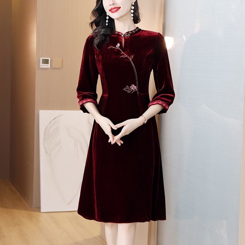 새로운 결혼 연회 벨벳 여성 드레스 안녕하세요. 시어머니 뽕나무 누에 실크 치마 어머니 드레스 자수 품격 봄 가을 이미지 3