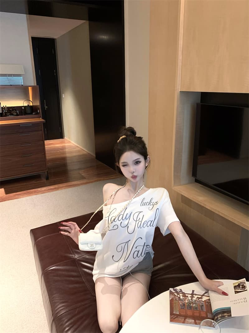 실사 정가 레트로 반팔 비스듬한 어깨 티셔츠 여성 2026 여름 새로운 루즈핏 오프숄더 동정 맨위 상세 이미지 7