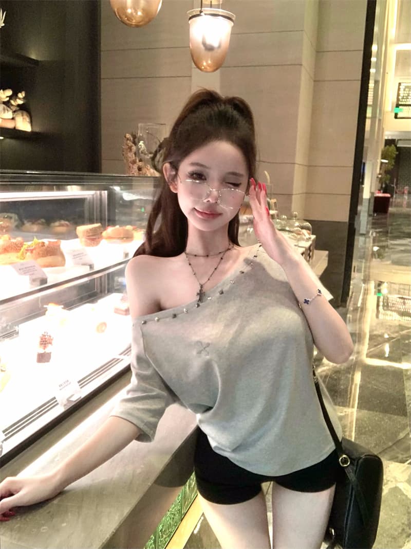 실사 정가 핫걸 비스듬한 칼라 인쇄 윌로우 못 십자가 반팔 여성 새로운 디자인 루즈핏 오프숄더 티셔츠 맨위 상세 이미지 7