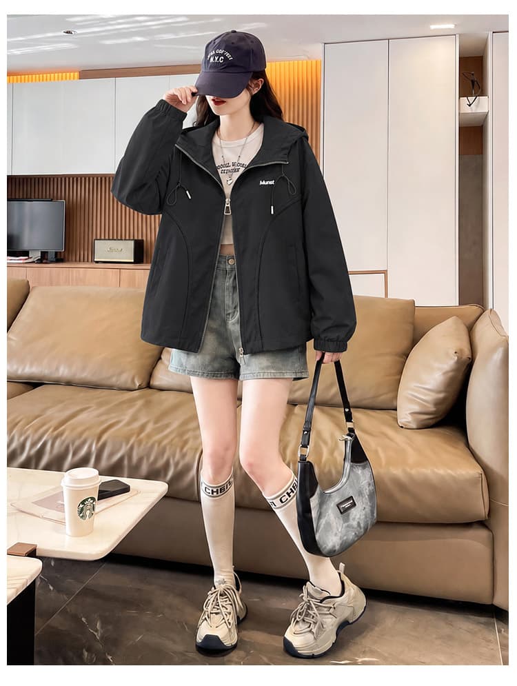 실사 후드 펌프 로프 지퍼 루즈핏 캐주얼 다용도 재킷 가을 어깨 소매 작은 알파벳 프린트 슬림해 보이는 품격 스타일 상세 이미지 19