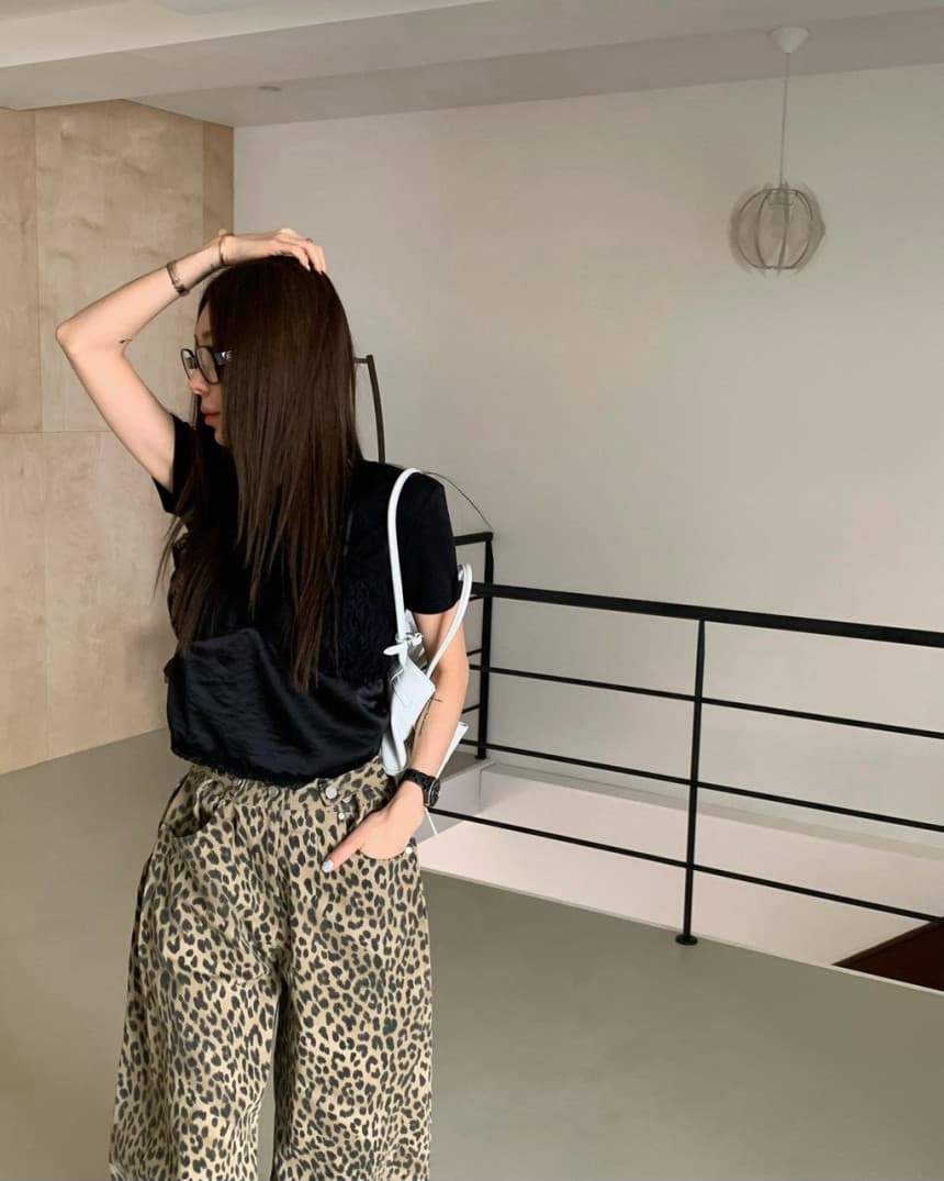 재고 있음 korea 디자인 센스 페이크 레이어드 레이스 조각 뒤로 레이스업 허리 수축 외국 가스 ins 보 주님 반팔 티셔츠 상세 이미지 13