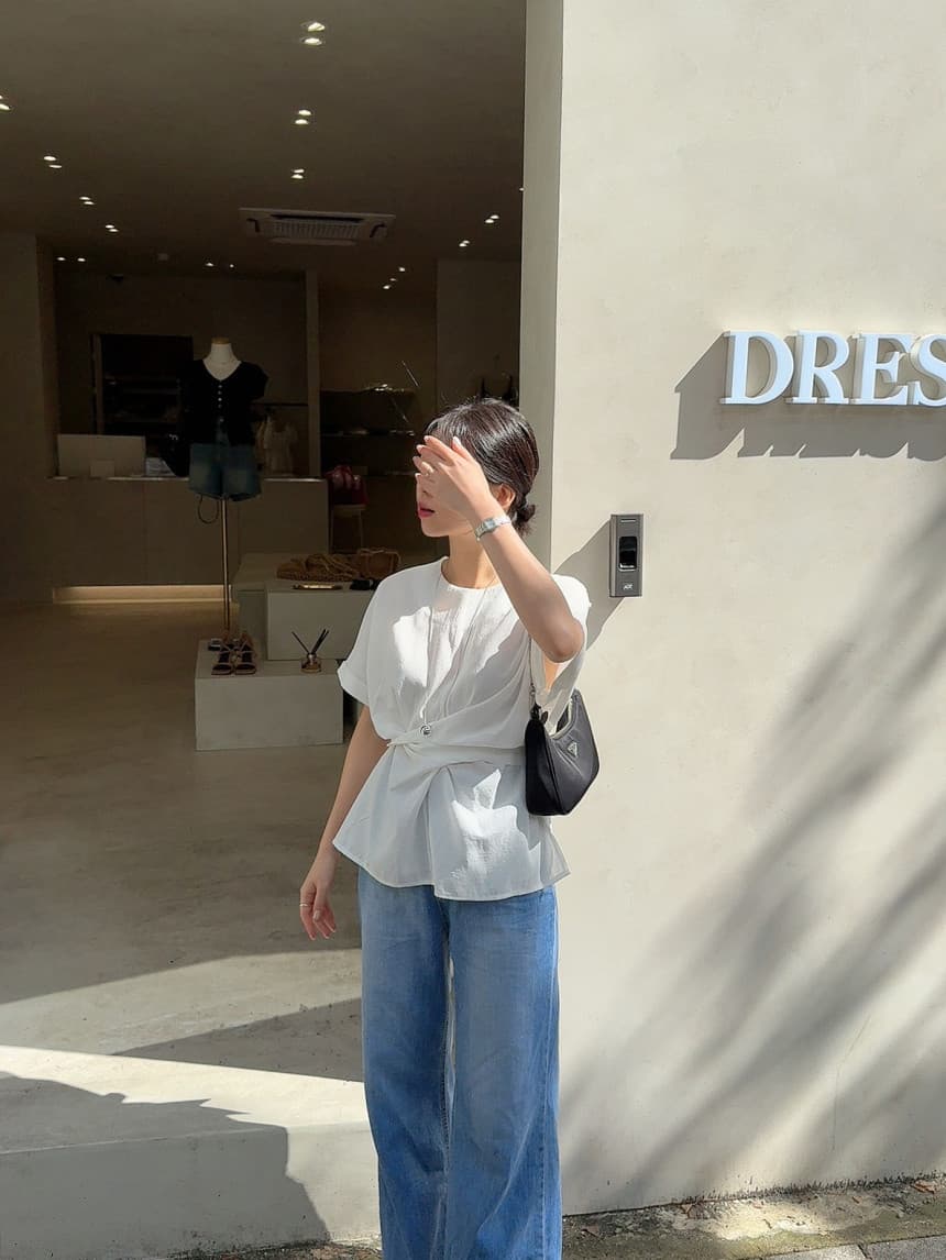 재고 있음 korea 고급 질감 센스 십자가 비틀림 디자인 뒤로 나비 매듭 허리 수축 슬림해 보이는 반팔 맨위 상세 이미지 2