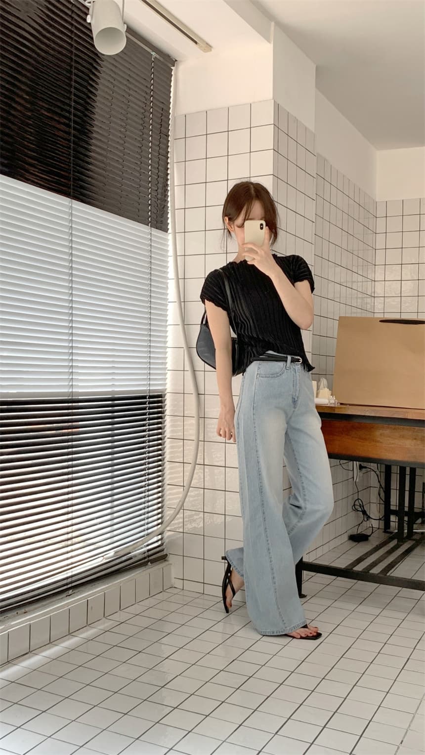 재고 있음 korea 첫사랑 품격 수직 Pleat 물결무늬 측면 꽃잎 반하이넥 신축성 단색 반팔 티셔츠 맨위 상세 이미지 21
