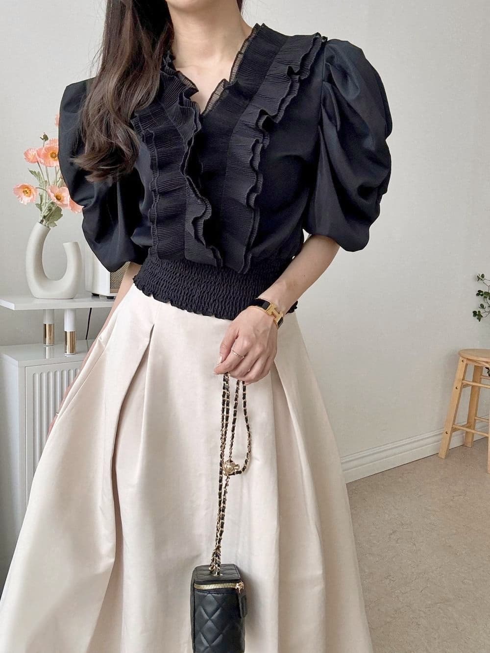 재고 있음 cherry 절묘한 디자인 센스 중복 프릴 V넥 거품 소매 명중 가져 가라. 프릴 반팔 셔츠 상세 이미지 6