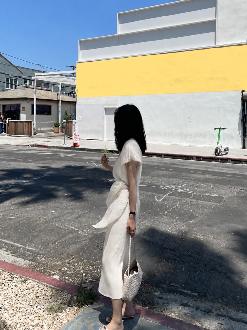 재고 있음 cherry 익스트림 제인 세 하우스 바람 도루 가을 루즈핏 슬림해 보이는 품격 반팔 플리츠 드레스 투피스 세트 상세 이미지 13
