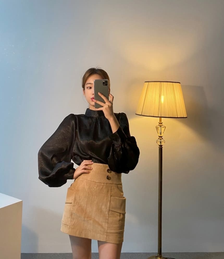 재고 있음 cherry 레트로 분위기 센스 우아함 모방 새틴 수준 자르기 반하이넥 디자인 긴팔 셔츠 상세 이미지 25