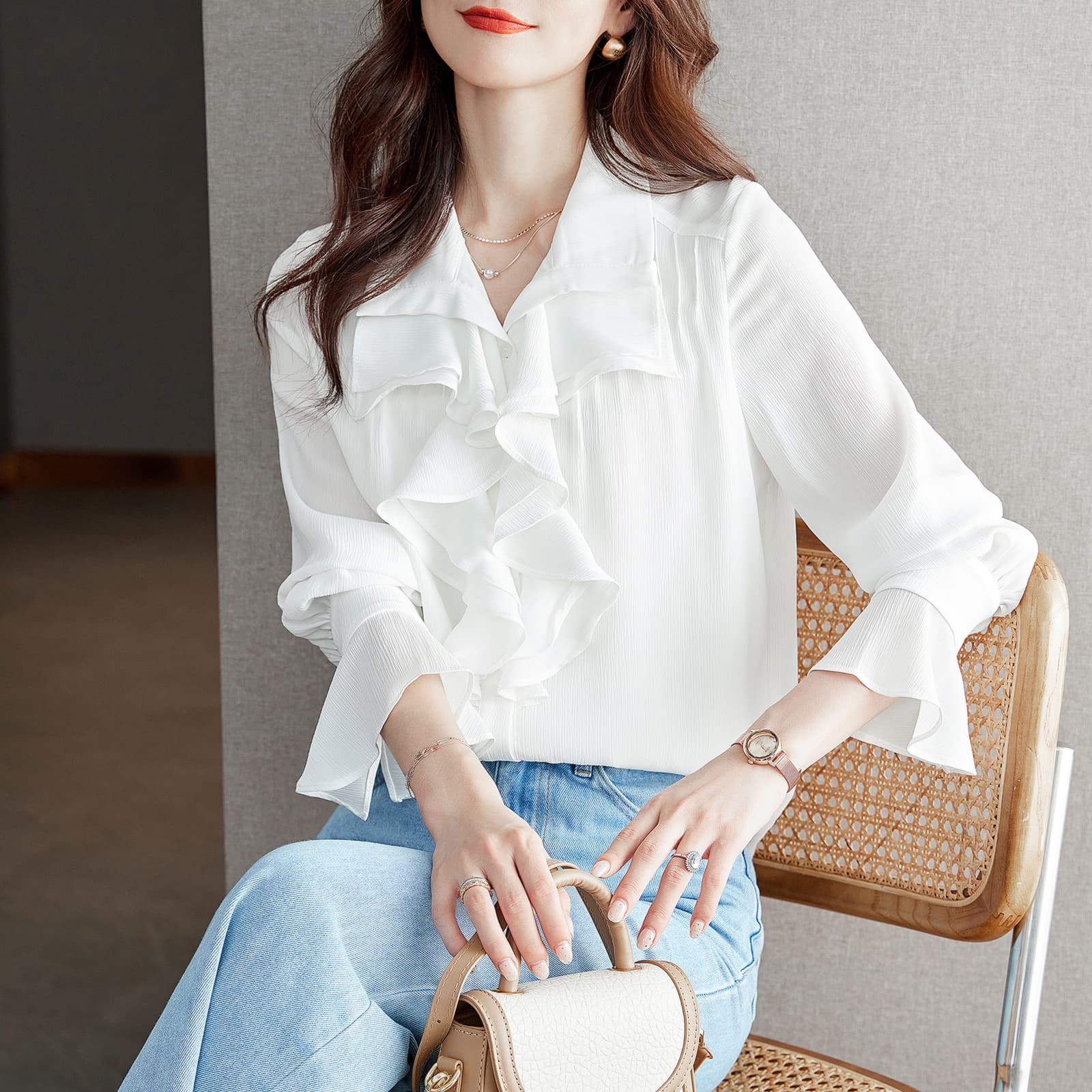 실사 화이트 프랑스식 프릴 셔츠 여성 긴팔 2026 가을 의상 새로운 쉬폰 디자인 센스 작은 셔츠 이미지 4